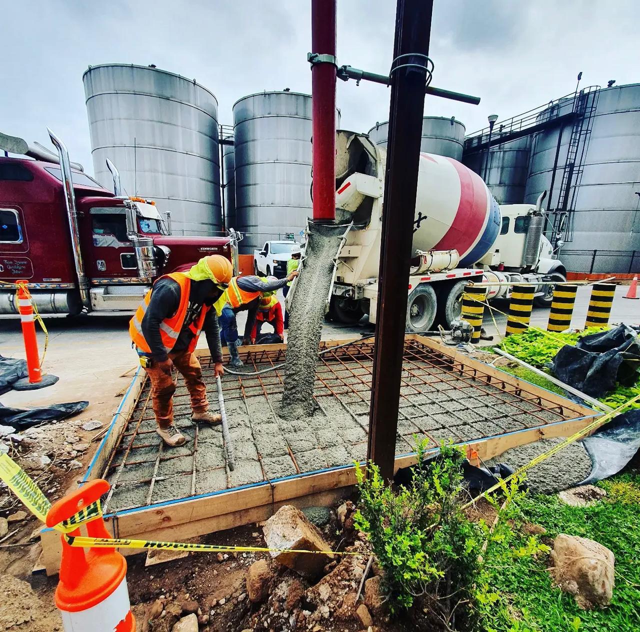 Colado de cimentación en obra industrial